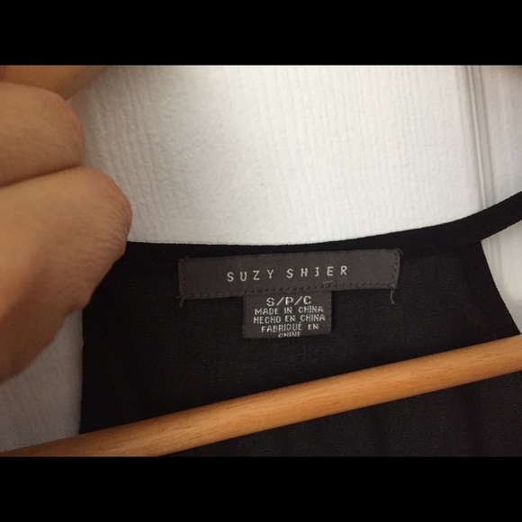 Suzy Shier Black Floral Top - Size S - Picture 4 of 8